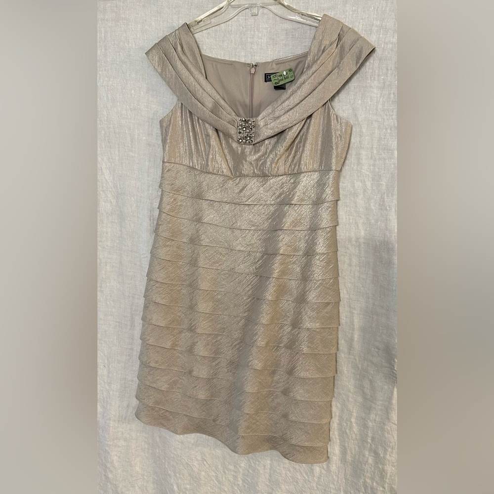 JESSICA HOWARD beautiful taupe dress. Size 12 Mother of bride/groom/ Homecoming